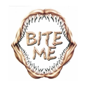 Bite Me print bedrukt op een t-shirt van 100% katoen.