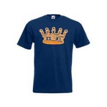 t-shirt bedrukt met een gouden kroon.