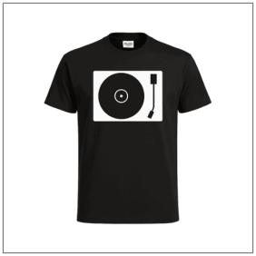 Draaitafel bedrukt op een zwart t-shirt van bbshirts
