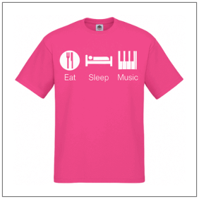 Eat sleep music bedrukt op een roze t-shirt