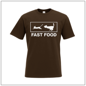 Fast Food bedrukt op een bruin t-shirt