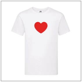 Rood Hart bedrukt op een wit t-shirt.