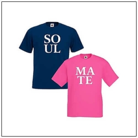 Soul Mate bedrukt op een blauwe en roze t-shirt