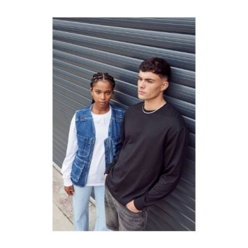 AWDis Oversize 100 long Sleeve T JT019 model.