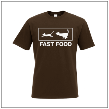 Fast Food bedrukt op een bruin t-shirt