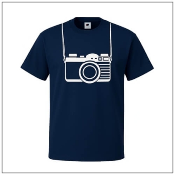 Foto toestel bedrukt op een blauw t-shirt